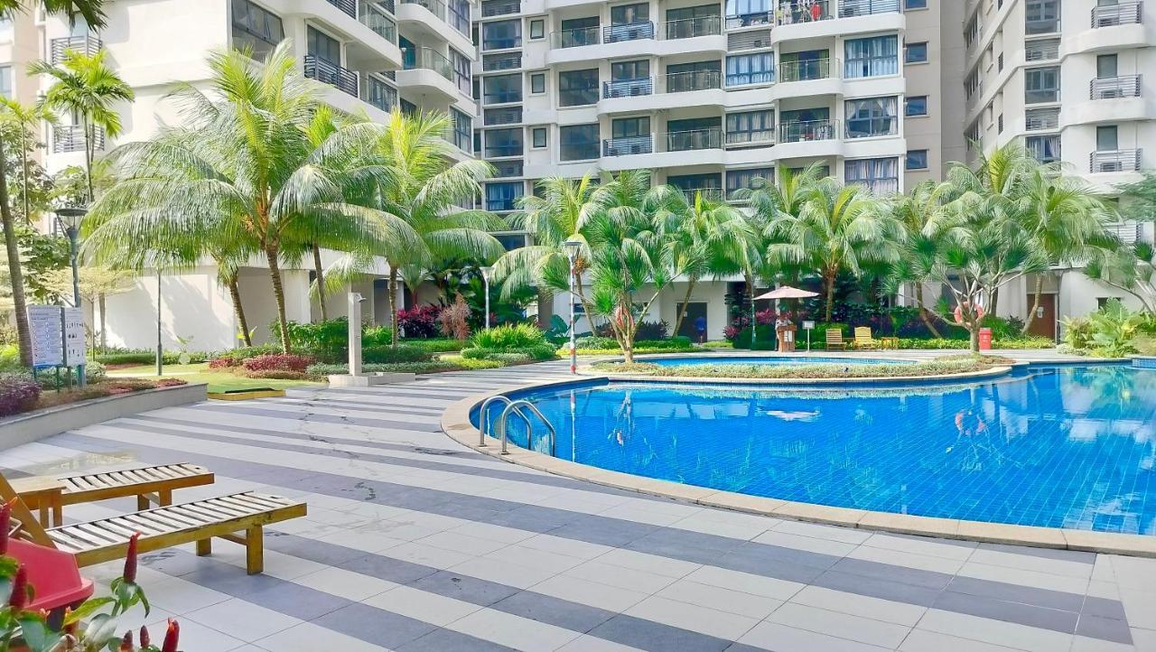 Apartment Skyline @ Country Garden Danga Bay