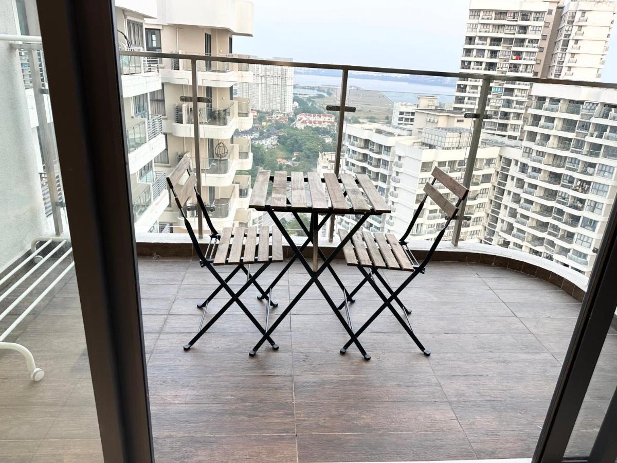Skyline @ Country Garden Danga Bay Apartment